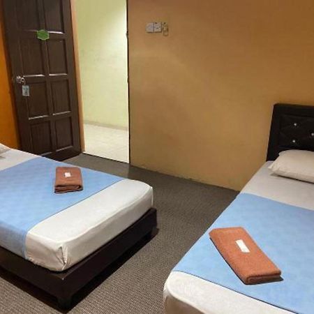 Oyo 91065 Hotel De Anjung Muadzam Shah Екстер'єр фото