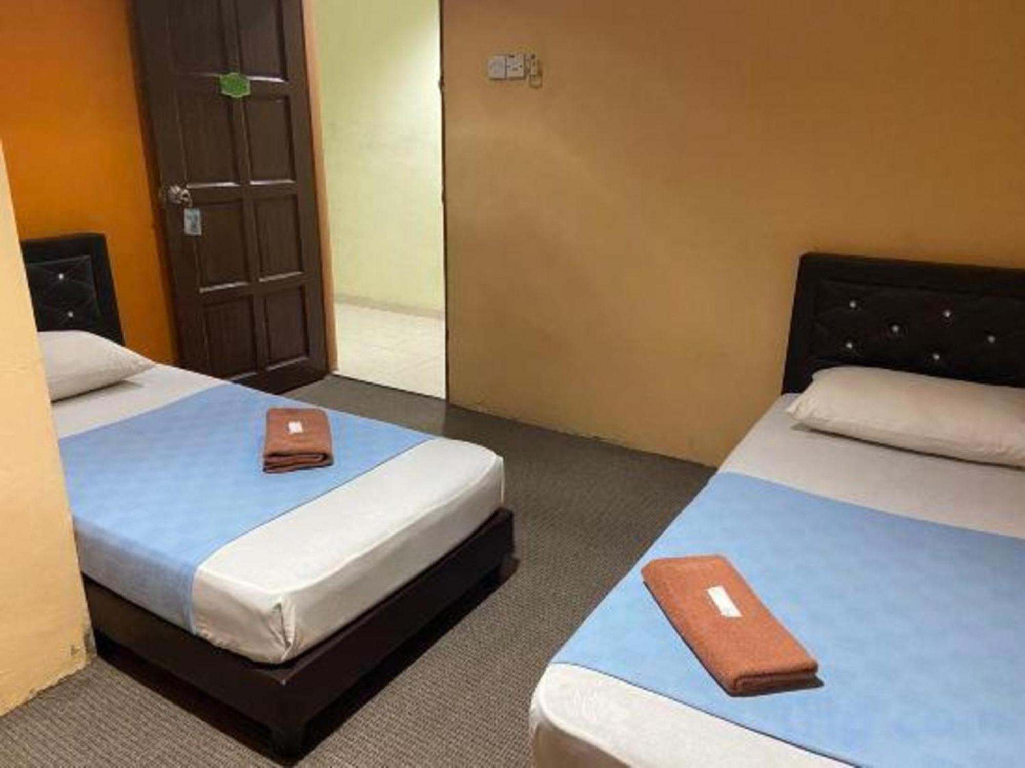Oyo 91065 Hotel De Anjung Muadzam Shah Екстер'єр фото