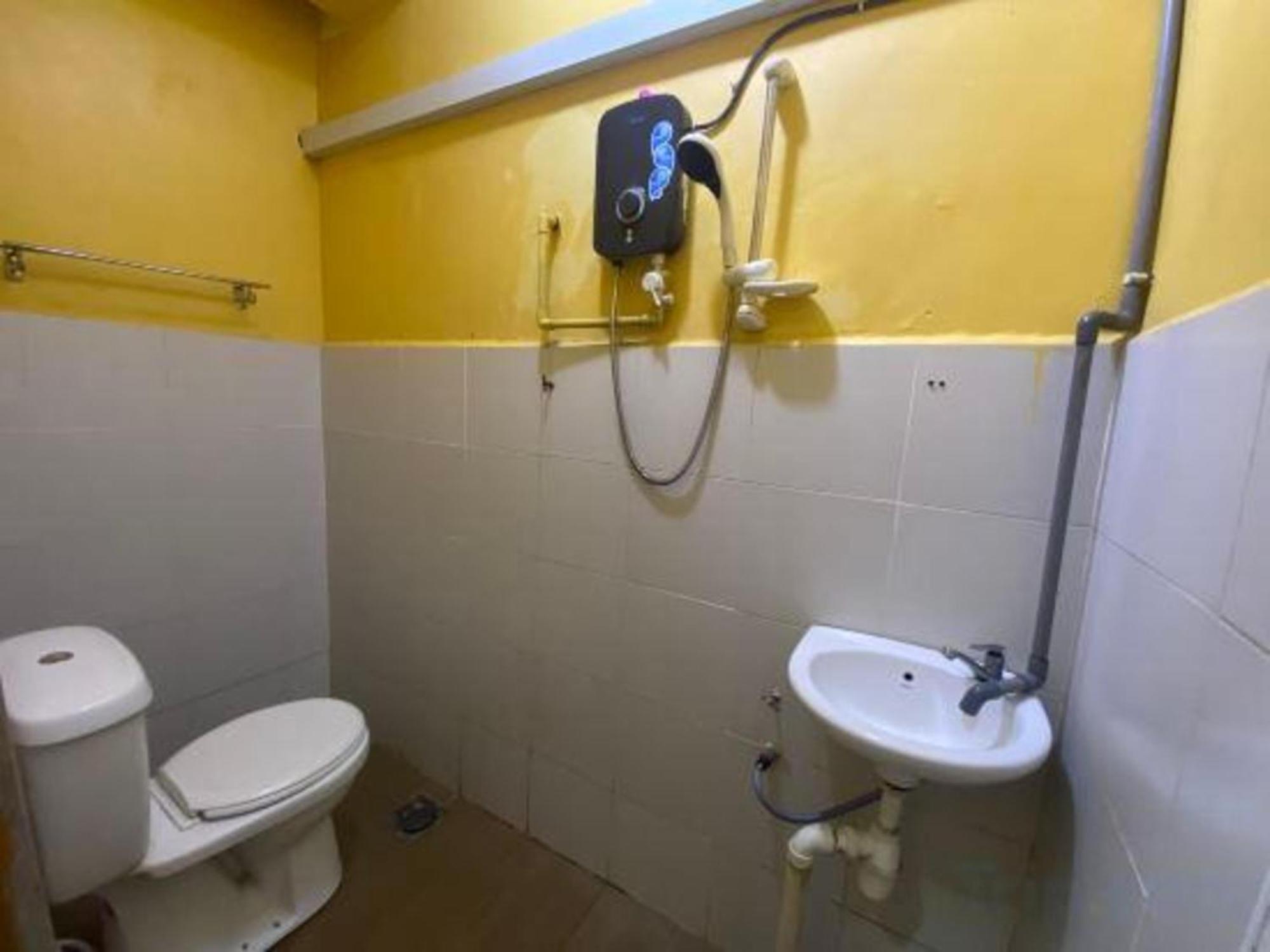 Oyo 91065 Hotel De Anjung Muadzam Shah Екстер'єр фото