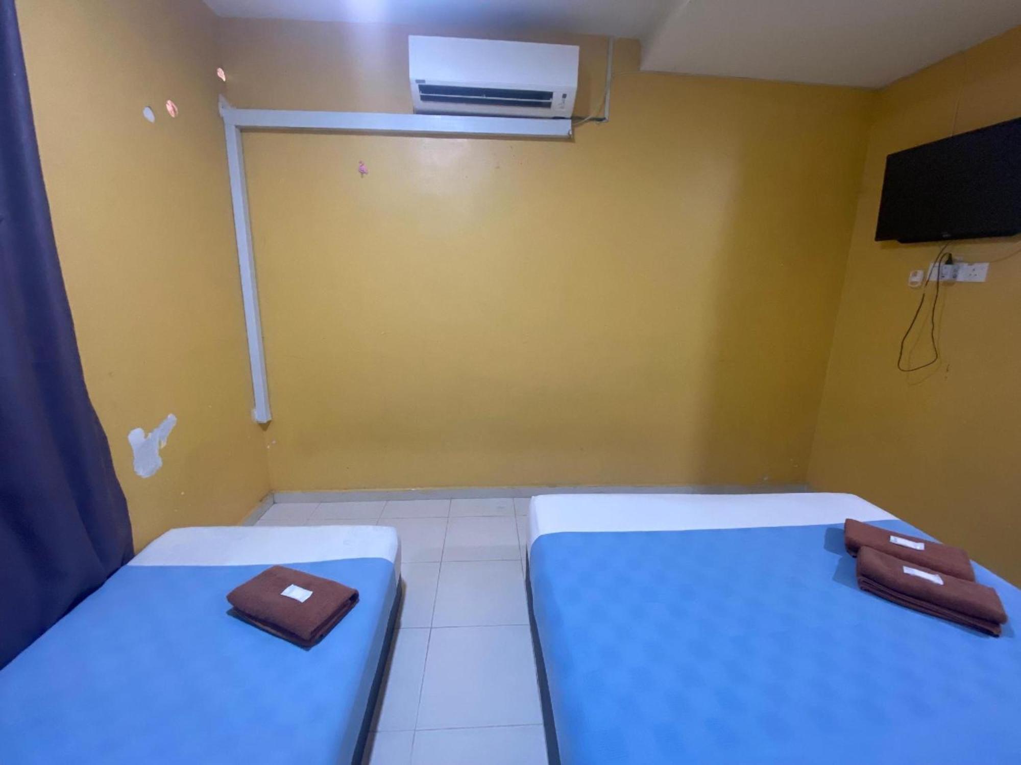 Oyo 91065 Hotel De Anjung Muadzam Shah Екстер'єр фото