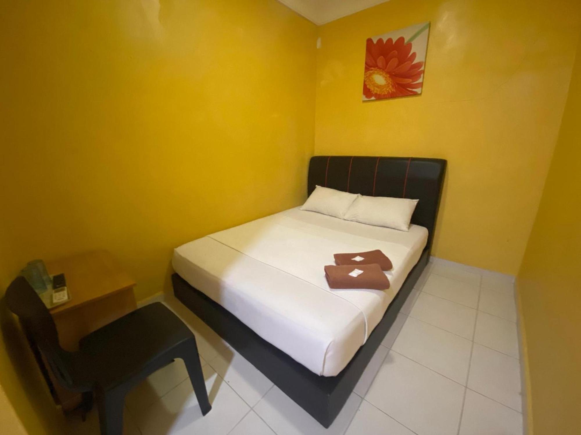 Oyo 91065 Hotel De Anjung Muadzam Shah Екстер'єр фото