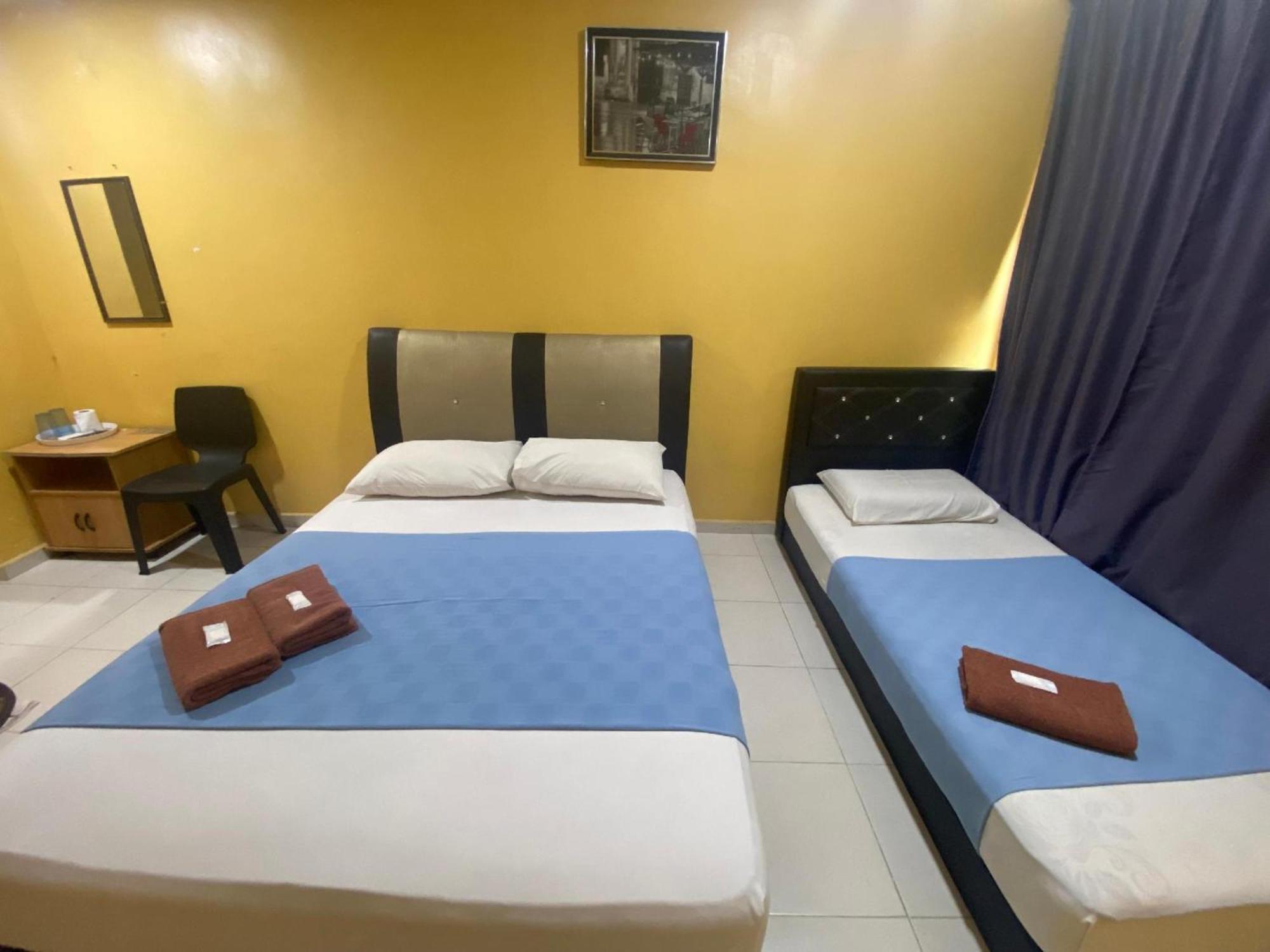 Oyo 91065 Hotel De Anjung Muadzam Shah Екстер'єр фото