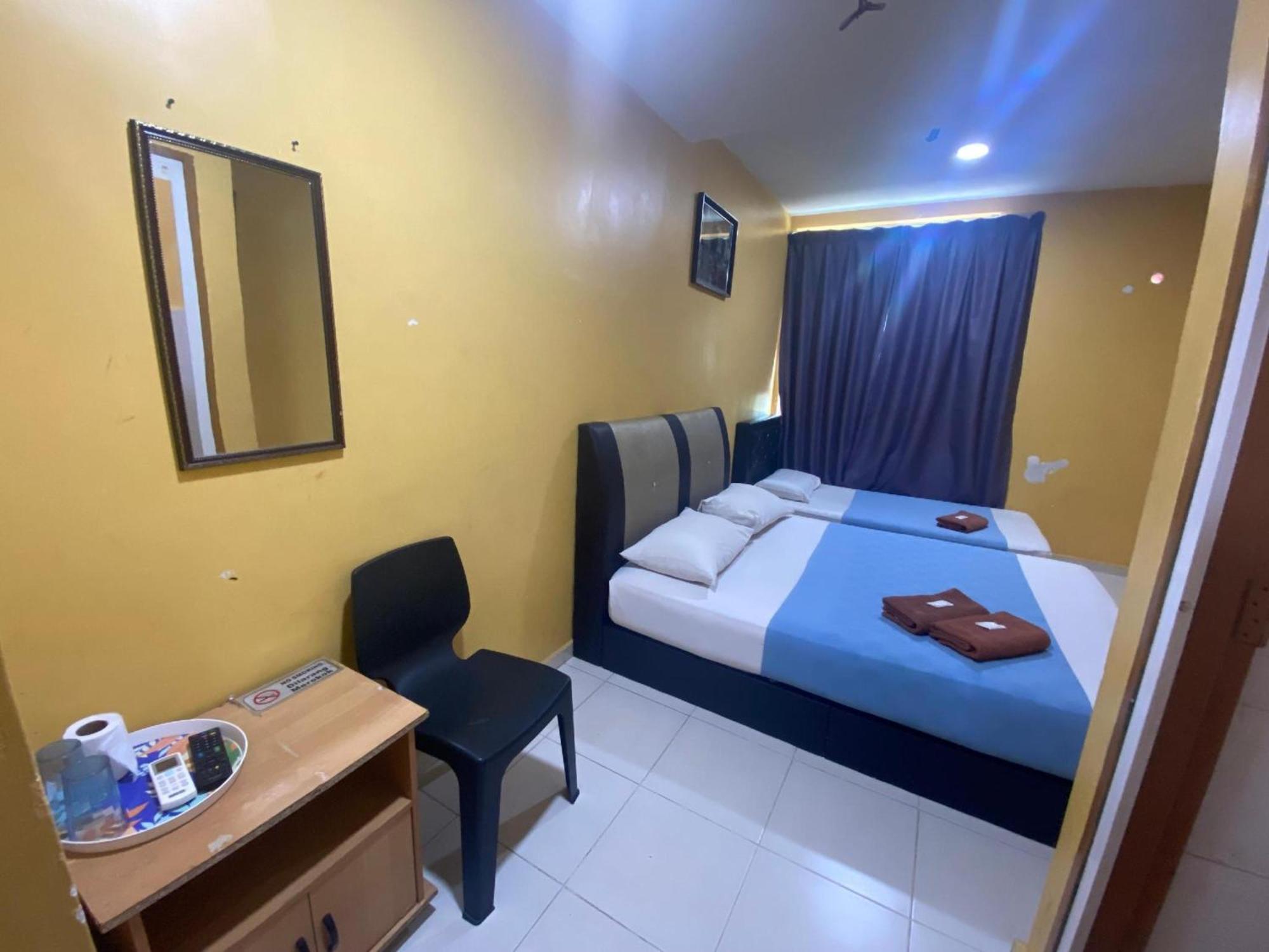 Oyo 91065 Hotel De Anjung Muadzam Shah Екстер'єр фото