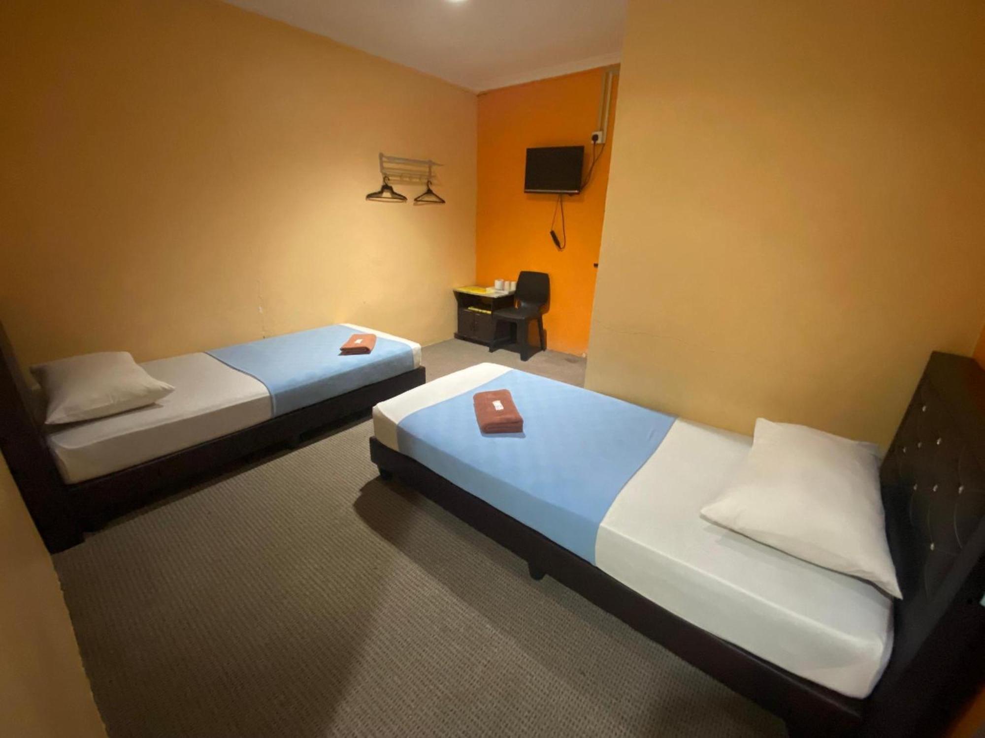 Oyo 91065 Hotel De Anjung Muadzam Shah Екстер'єр фото