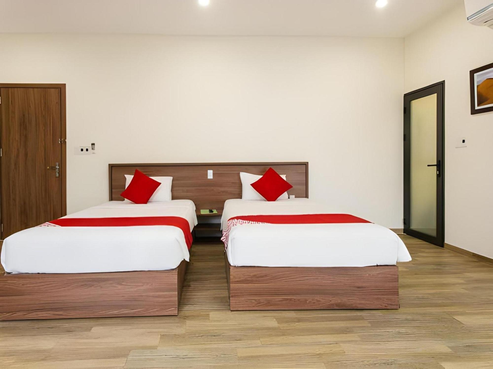 Oyo 91065 Hotel De Anjung Muadzam Shah Екстер'єр фото